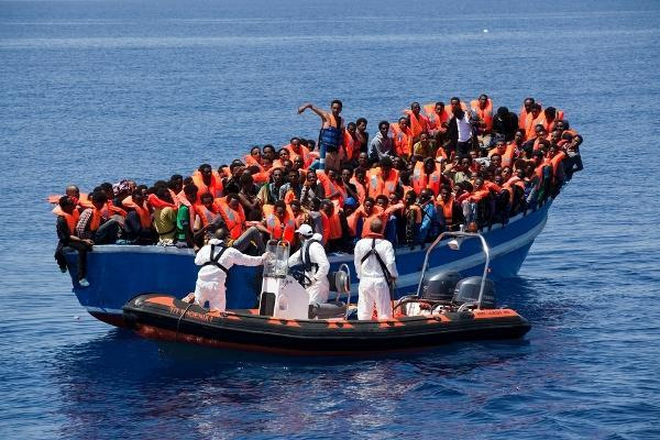 profughi-migranti-sbarco-pozzallo-ansa